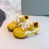 Zapatillas de entrenamiento alemanas estilo retro para niñas, nueva moda infantil primavera-verano 2026, zapatos casuales versátiles, zapatillas deportivas de suela suave, zapatos Forrest Gump
