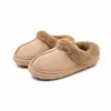 Meias pantufas fechadas clássicas de pelúcia de ovelha transfronteiriças com sola antiderrapante de PVC de banda de rodagem profunda e pelúcia grossa para uso doméstico, adequadas para casais