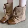 Botas western de ante con cordón y cordones estilo vintage para mujer, nuevo modelo 2026, botines del desierto plisados que aumentan la altura