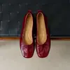 Nuevos zapatos planos de cuero suave estilo retro francés para mujer, zapatos de ballet, simples y versátiles, cómodos zapatos de punta poco profunda para abuela para mujer