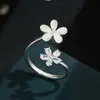 Luxo Leve, Suave e Elegante, Anel Aberto Duplo de Flor Rotativa, Liga de Cobre Incrustada com Zircônia e Pedra Olho de Gato, Anel Ajustável Versátil