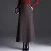 Falda de rayas estilo retro línea A para mujer, nueva falda de cintura alta adelgazante con dobladillo ancho para otoño e invierno 2026, elegante falda larga para ir al trabajo
