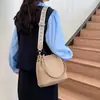 Bolsa de balde com alça de ombro larga em PU com padrão de lichia, couro macio, grande capacidade, transversal retrô, bolsa de ombro única da moda