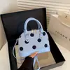 Bolso de hombro versátil de estilo coreano con lunares para mujer, que presenta un diseño único y minimalista con un toque de alta gama y una estética moderna y de nicho.