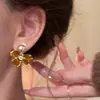 Pendientes Dorados con Flores y Perlas de Estilo Francés Fluido para Mujer 2025 Nuevo Estilo Lujo Accesible Pendientes de Gama Alta Pendientes Populares de Nicho