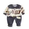 Roupas de bebê Primavera Moda infantil suéter de manga comprida com letras gola redonda conjunto terno estilo western de duas peças para menino de um ano