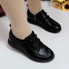 2023 Primavera y Otoño nuevos zapatos de mamá de suela blanda de tendón de res, zapatos casuales ligeros antideslizantes que combinan con todo, cremallera lateral fáciles de poner y quitar, zapatos individuales