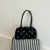 Bolso nuevo de un solo hombro, popular en línea, moderno y versátil, bolso tipo bowling de gamuza con lunares, bolso de moda estilo coreano para llevar debajo del brazo para mujer