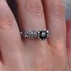 Anillo de Plata Chiba Tai Textura Zircón Negro Natural Anillo Abierto Moda para Hombre y Mujer Anillo Retro Elegante de Moda