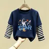 Camiseta de Manga Longa 100% Algodão para Meninos Primavera/Outono 2026 Nova Estilosa Desenho Animado Falso Duas Peças Top Roupa de Primavera Infantil Camisa Base