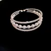 Pulseira Abertura Três Camadas de Pérola e Diamante Pulseira Leve de Luxo de Alta Qualidade Design de Moda Europeu e Americano Pulseira Versátil Atacado Feminino