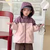 Jaqueta infantil com forro de fleece e capuz, jaqueta à prova d'água e à prova de vento para meninos, nova coleção outono e inverno 2026, blusa para bebês meninas