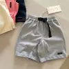 Pantalones cortos de verano para niños y niñas, modernos, infantiles, de tendencia, estilo coreano, con parche de letras, cincha, deportivos, de longitud media