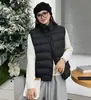 Elegante y ligero chaleco de algodón grafito para mujer, con cuello alto, un nuevo diseño otoño/invierno 2026, y un look versátil y a la moda.