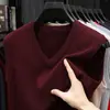 Colete de Tricô Masculino Outono 2025 Gola V Sem Mangas Cor Sólida Espessado para Meia-Idade e Idosos Novo Estilo de Suéter para Homens