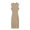 Elegante y estiloso vestido sin mangas para mujer, perfecto para el verano. Este vestido maxi, que realza la figura, de corte ajustado, presenta una abertura y una cintura ceñida, acentuando tus curvas.