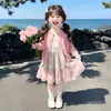 Conjunto de chaqueta suéter rosa estilo coreano para niña con falda floral, nuevo conjunto de dos piezas de otoño 2026 para niñas pequeñas