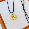Pingente de Fivela de Segurança Antiga Estilo Igual da Loja Gold para Mulheres, Alta Retenção de Cor, Argola Lisa, Pingente de Paz, Colar Redondo Concêntrico Estilo Nacional