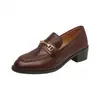 Mocasines extremadamente cómodos de punta redonda, tacón medio, hebilla metálica, corte profundo, otoño 2023, piel, cómodos, retro, slip-on