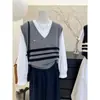 Chaleco de punto sin mangas con cuello en V a rayas, nuevo chaleco versátil de punto para otoño e invierno, estilo universitario, chaleco ajustado para mujer para el trabajo