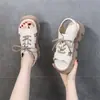 Sandálias Romanas de Couro Macio para Mulheres, Novo Estilo Verão 2025, Sandálias Peep-Toe com Cadarço e Sola Grossa, Sandálias Plataforma Planas para Exterior