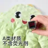 Bebé duerme con la palma tranquilizadora, artefacto para dormir, bebé se acuesta, duerme, bebé duerme solo, abrazo, duerme, bofetada en el trasero