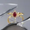 Anel de Zircônia Vermelho Sangue de Pombo Elegante e de Alto Padrão, Venda Quente Transfronteiriça, Anel de Zircônia Branca Banhado a Ouro Cobre para Mulheres, Microincrustado