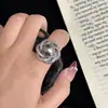 Anillo de Flor Abierta con Perlas Estilo Coreano 2025 Nuevo, Versátil, Lujo Ligero y Joyería de Gama Alta Fabricante Mayorista