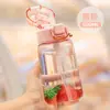 Novo copo de plástico popular da moda copo de água portátil para esportes ao ar livre copo de viagem para estudantes com tampa de abrir copo espacial simples e criativo