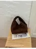Venta al por mayor transfronteriza de diseño coreano nicho, bolso de mano de gamuza mate, bolsa tipo nube plisada de gran capacidad, estilo moderno