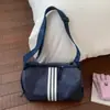 Bolsa de Lona Listrada Casual Leve Versátil Outono Inverno para Mulheres 2025 Nova com Zíper Grande Capacidade Bolsa Transversal de Viagem