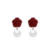 Clip de Oreja de Perla de Camelia Pendientes Rojos de Rosa de Año Nuevo Clavos Temperamento de Celebridad de Internet Francesa Pendientes Nuevos de Primavera y Verano