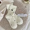 Meias de Veludo Australiano Cor de Leite com Desenho de Pato Amarelo Bordado Outono e Inverno Engrossadas de Cano Médio Estilo Japonês Macias e Aconchegantes Meias Quentes para Casa e Dormir