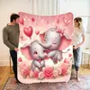 Ventas directas del fabricante: manta de franela transfronteriza con tema de elefante rosa y corazón, manta impresa digitalmente, disponible para venta al por mayor