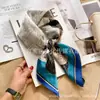 Pañuelo Cuadrado Pequeño Pañuelo de Seda para Mujer, Protección para el Cuello en Primavera, Otoño e Invierno, Ropa Profesional, Azafata, Banco, Pañuelo Fino de Gasa, 70X70