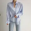 Camisa feminina simples de design early spring, estilo francês chique coreano, com listras finas, solta e de manga longa