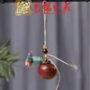 Sándalo Morado Manzana con Borlas Cortas de Colores Combinado con una Cadena para Teléfono Marca Nafu y un Encanto de Bolsa de Frutas Art Ming Xian Yuan Ping an