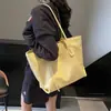 Bolsa tote de gran capacidad, nuevo modelo 2026, con un tacto sofisticado y lujoso, hecha de cuero suave, una bolsa de hombro grande adecuada para el trabajo y los desplazamientos, y puede albergar un portátil