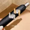 Anillo abierto ovalado de circón bañado en oro real de 18 quilates, anillo para el dedo índice de estilo nicho de alta gama, joyería vintage simple para mujer