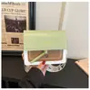 Bolsa sanfonada color blocking fresca e doce, novo modelo 2026, bolsa quadrada pequena estilosa e versátil, bolsa de ombro casual simples para mulheres