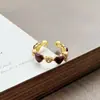 Novo Anel Aberto Angorá Vermelho Gota de Óleo Branco Anel Retro Feminino Nicho High-End Acessível Luxo