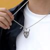 Collar de Acero de Titanio con Colgante de Esquina Dorada Hip-Hop Coreano y Japonés para Hombre, Colgante de Máscara de Fantasma, Cadena para Suéter Fresca y Elegante Tendencia