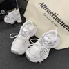 Tênis Dad Chunky Tendência com Elevação de Altura para Mulheres, Malha Respirável Primavera/Verão 2026 Novo Estilo Coreano Versátil Casual Moda Feminina