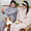 896 Kexika Conjunto de Pijama de Lana de Cordero para Mujer, Invierno Engrosado Bloque de Color Cálido Cuello Alto Cremallera Traje de Casa, Se Puede Usar al Aire Libre