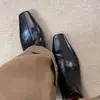 Botas femininas curtas minimalistas Maillard em couro bovino super macio 2026 novo bico quadrado salto baixo Chelsea botas femininas justas