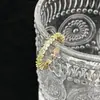 Anel Aberto de Diamante Colorido Exquisito Simples de Luxo Leve de Nicho para Mulheres com Microfixação Personalidade Moda para o Dia a Dia Anel de Dedo