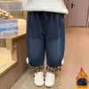 Pantalones vaqueros con forro polar para niña, estilo Otoño e Invierno, estampado de leopardo infantil, forro polar integrado, sueltos, cálidos, rectos, engrosados, para bebés niñas