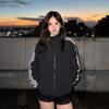Jaqueta Preta de Outono Feminina Gola Alta Moletom 2026 Novo Início de Outono Listras Triplas Casual Esportivo Top Conjunto Estilo Coreano