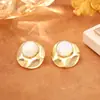 Brincos de Pérola com Estilo Metálico de Alto Padrão, Design de Nicho, Forma Redonda Irregular, Estilo Minimalista, Brincos de Personalidade Única