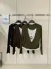 Camiseta de manga larga de color liso estilo coreano, una nueva colección de otoño con corte holgado, efecto adelgazante y diseño versátil, disponible en tallas grandes para mujer
